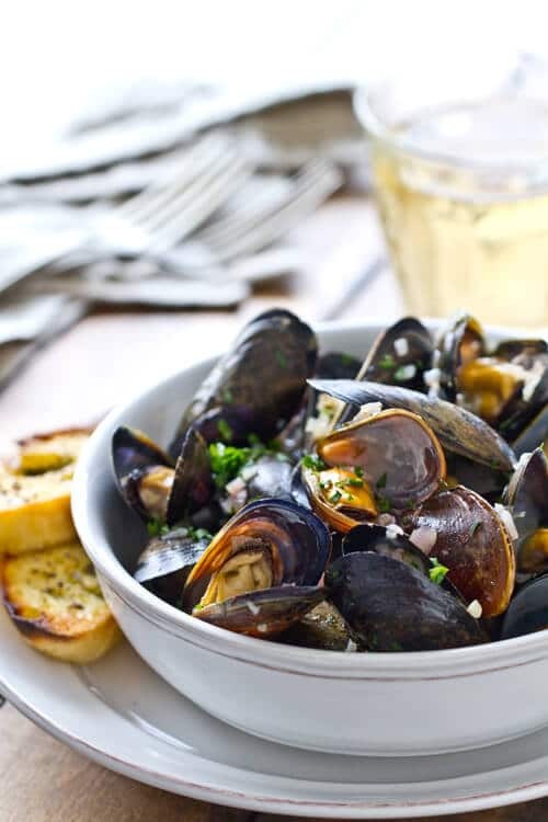 Quick-Mussels-with-Garlic-Herb-Butter