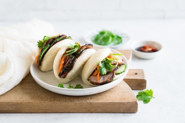 sticky-pork-bao-buns-2